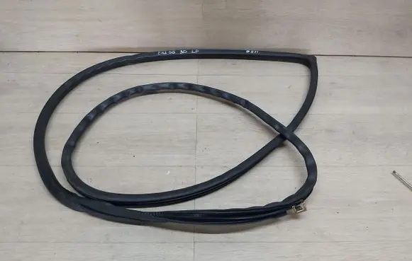 Toyota Corolla E120 E130 Rubber seal sliding door (on door) 