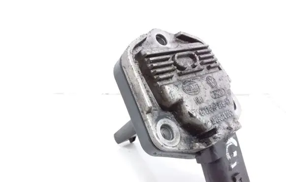 Skoda Octavia Mk2 (1Z) Oil pressure sensor 6PR00807903