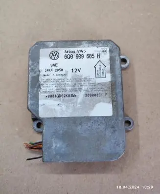 Skoda Fabia Mk1 (6Y) Airbag control unit/module 6Q0909605H