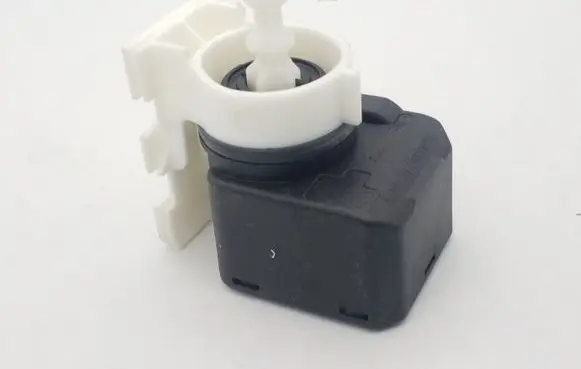 Headlight level adjustment motor