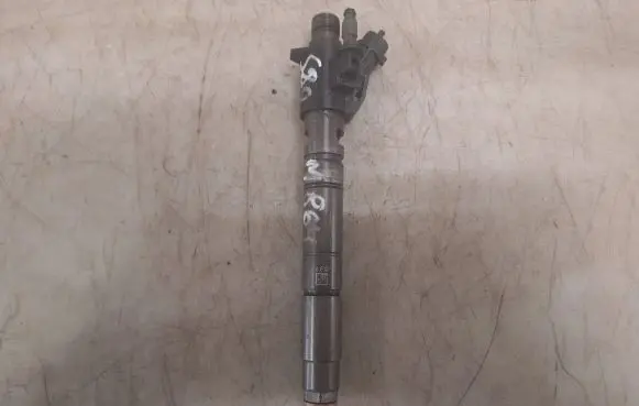 Volvo S80 Fuel injector 313032382351