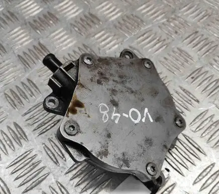 Volkswagen Golf V Vacuum pump 06D145100E