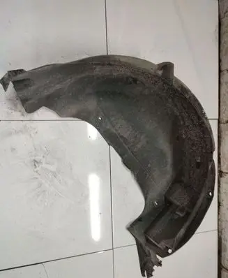 Rear arch fender liner splash guards