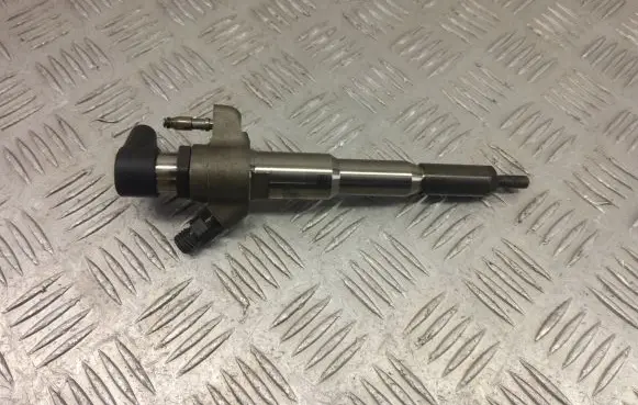 Nissan Navara D23 Fuel injector 166000372R
