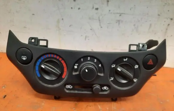 Chevrolet Aveo Climate control/heater control trim 