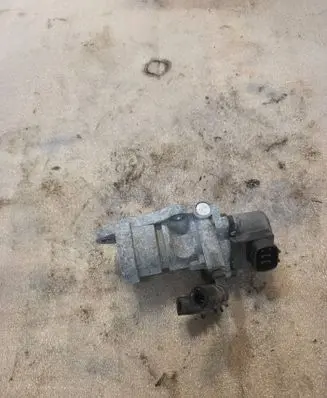 Toyota RAV 4 (XA20) EGR valve 25620