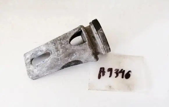 Opel Meriva A Radiator mount bracket 13184983