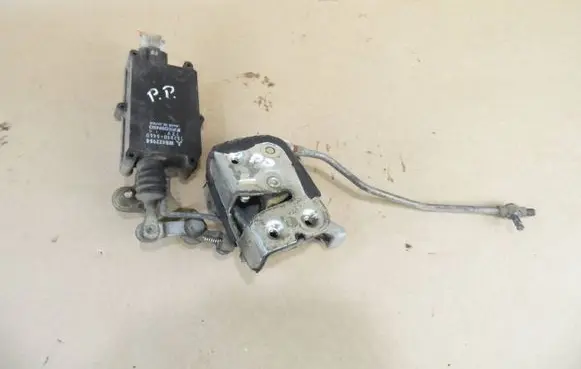 Mitsubishi Pajero Front door lock 