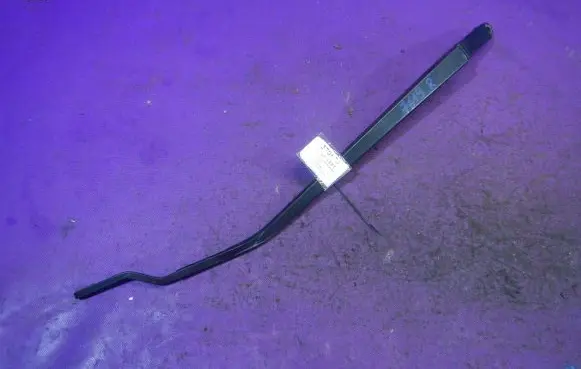 Fiat Sedici Front wiper blade arm