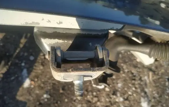 Peugeot 207 Tailgate/trunk/boot hinge