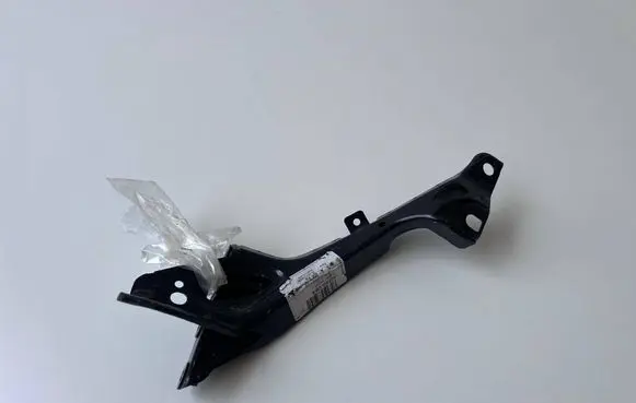 Audi A6 S6 C7 4G Fender mounting bracket 4G0821135A