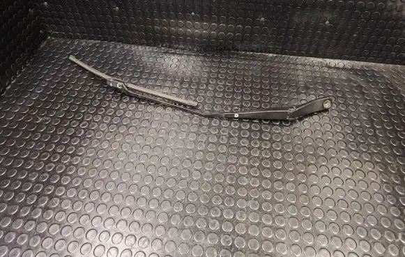 Volvo V70 Windshield/front glass wiper blade 30796036