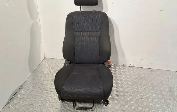 Toyota Avensis T250 Front passenger seat 7143005A50B0 7191005180B0