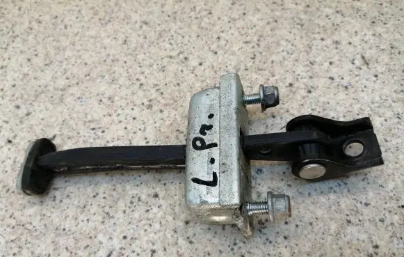 Ford Focus Front door check strap stopper 