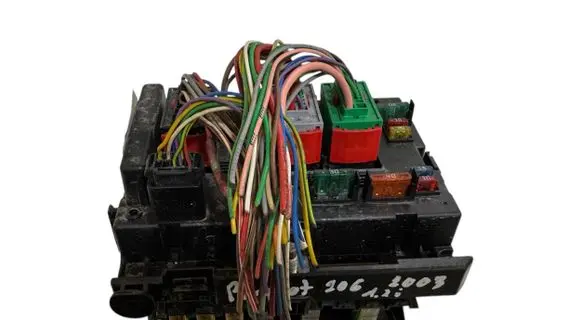 Peugeot 206 Fuse module 9650663880 33073393