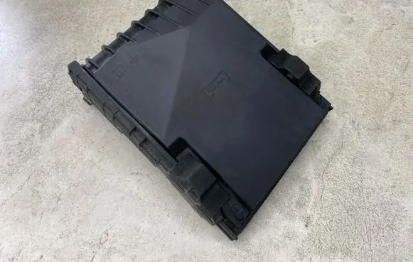 Volkswagen PASSAT B6 Fuse box cover 1K0937132F