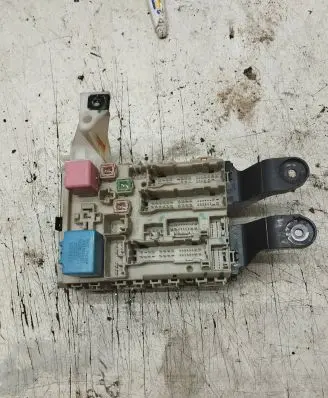 Toyota Avensis T270 Fuse module 604110162
