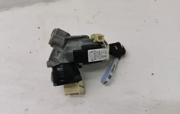 Toyota Hilux (N50, N60, N70) Ignition lock