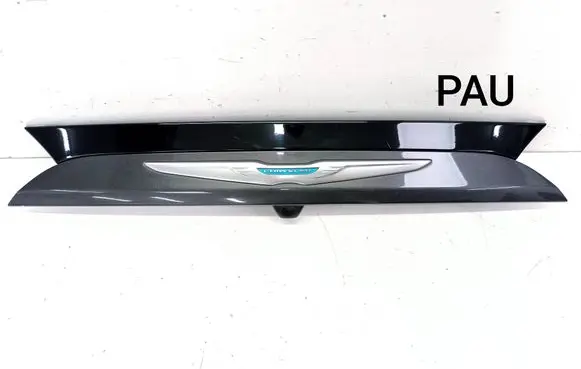 Chrysler Pacifica Trunk door license plate light bar 5UT86LAUAF