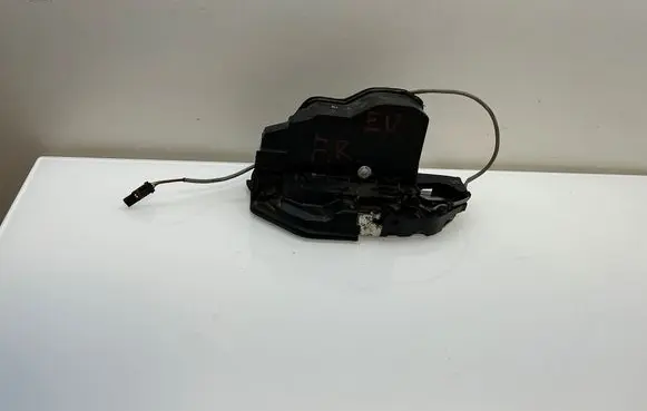 BMW 5 GT F07 Front door lock 7149436