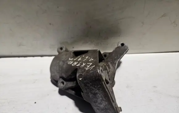 Opel Vectra B Engine mounting bracket 90502772 0822880