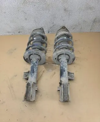 KIA Sportage Front shock absorber with coil spring 546613U360 546513U360
