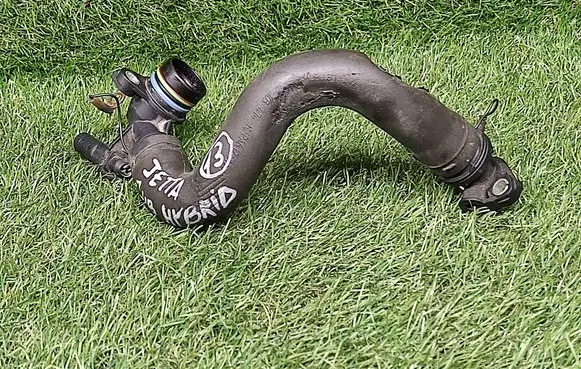 Volkswagen Jetta VI Air intake duct part 04E103202E