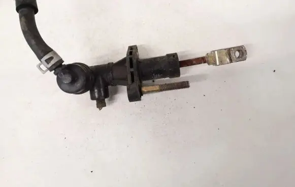KIA Carens I Clutch master cylinder