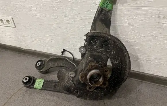 BMW 7 G11 G12 Front wheel hub spindle knuckle 6861174