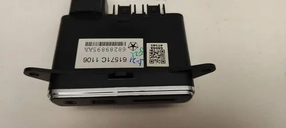Dodge Durango III USB socket connector 68289895AA