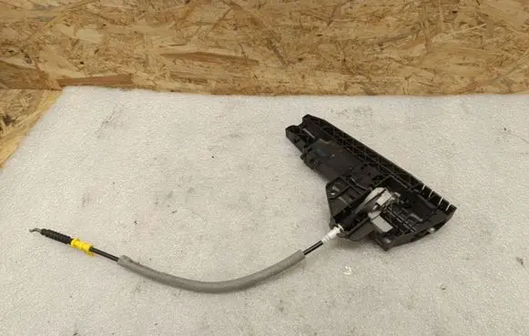 Audi Q7 4M Front door exterior handle/bracket 4M0837886A