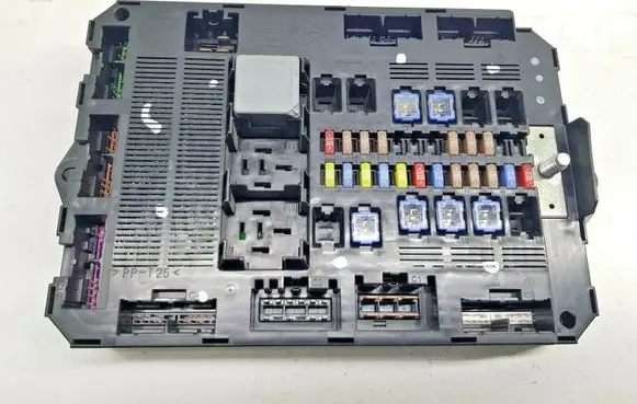 Jaguar XF X250 Fuse module 8X2T14B476AD nr4303