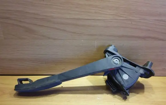 Volvo V70 Accelerator throttle pedal 9206836 9173132 9472051