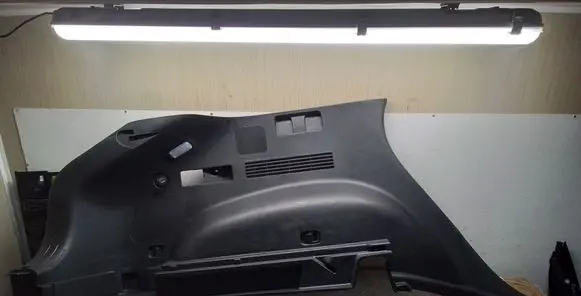 Trunk/boot lower side trim panel