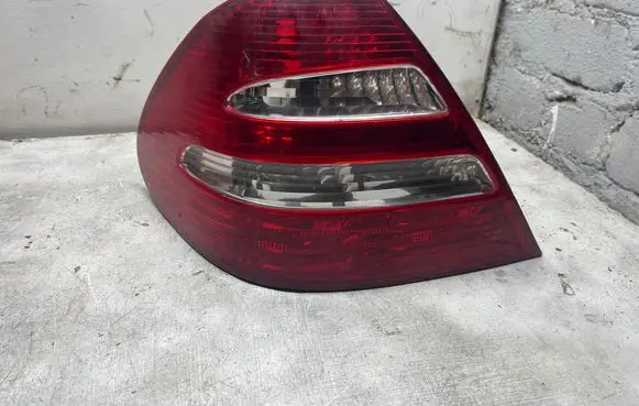 Mercedes-Benz E W211 Rear/tail lights 334007 24930630