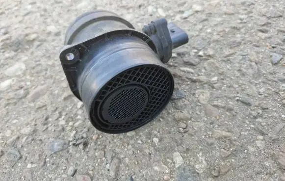 Volkswagen PASSAT B6 Mass air flow meter 074906461B 0281002461