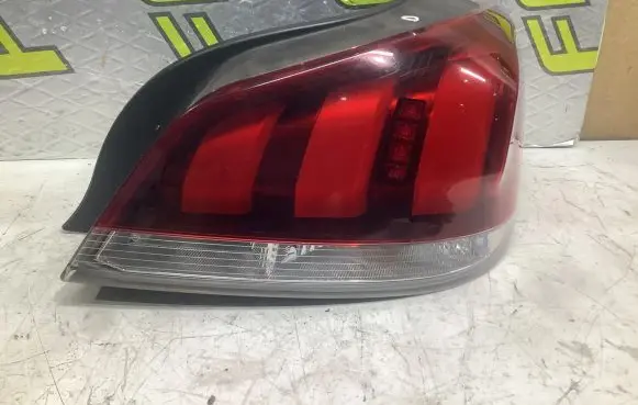 Peugeot 508 Rear/tail lights 9807242680