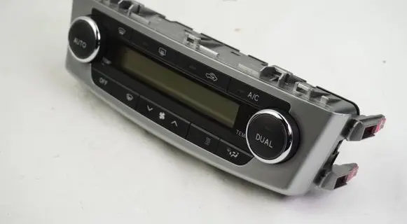 Toyota Avensis T270 Climate control unit 5590005500