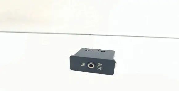 BMW 1 E81 E87 AUX in-socket connector 6930561 61316930561
