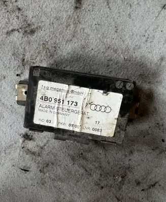 Audi A4 S4 B6 8E 8H Alarm control unit/module 4B0951173