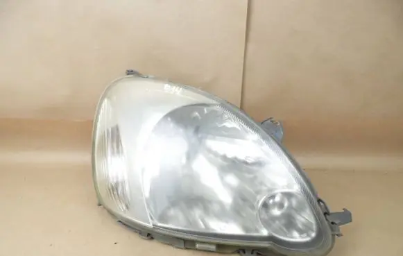 Toyota Yaris Headlight/headlamp