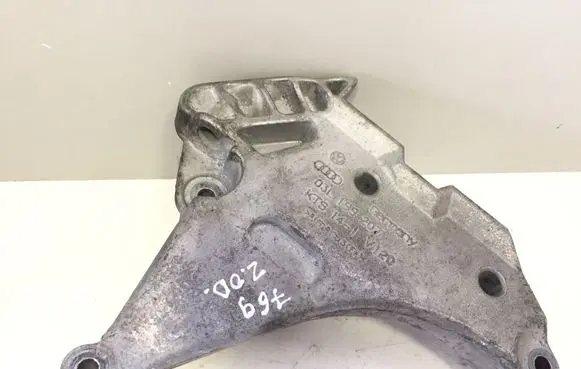 Volkswagen Tiguan Engine mounting bracket 03L199207