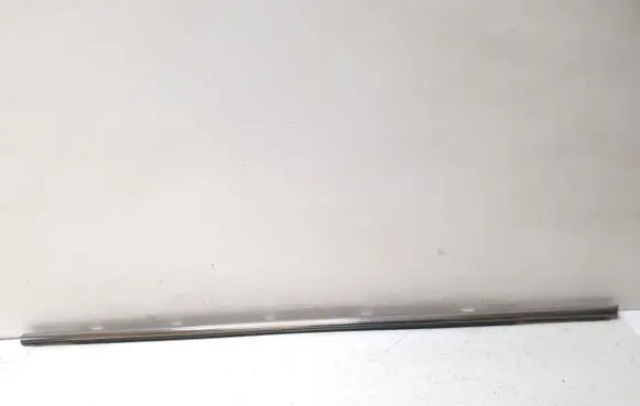 KIA Sorento Front door glass trim molding 