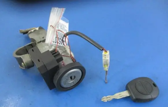Nissan Almera Tino Ignition lock