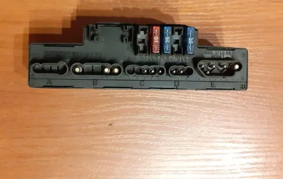 Mercedes-Benz E W210 Fuse box set A2105400372 1378