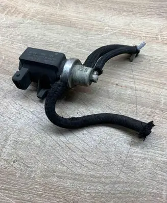 Audi A4 S4 B5 8D Turbo solenoid valve 1H0906527A