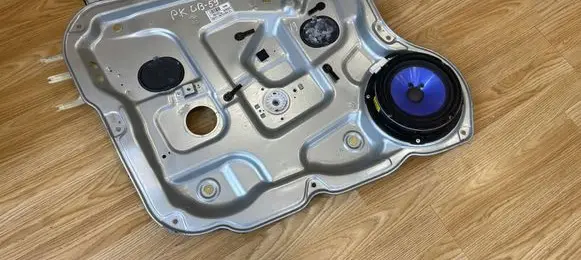 Hyundai Santa Fe Front door window regulator with motor 824702B070