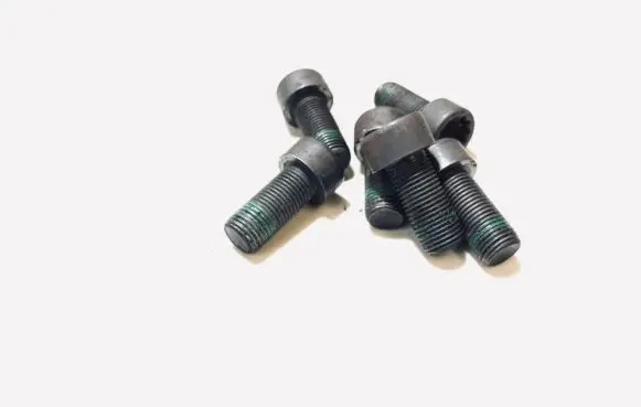 Volkswagen Golf IV Nuts/bolts 