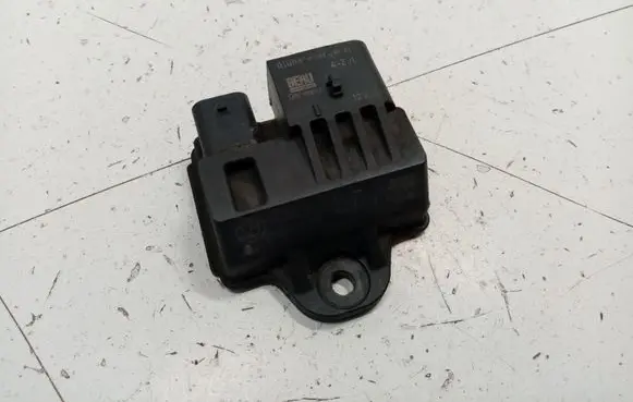 BMW 5 F10 F11 Glow plug pre-heat relay 7810856 12217810856 12218519471