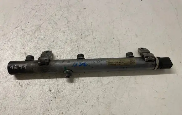 Mercedes-Benz S W221 Fuel main line pipe A6420702695 0281002504